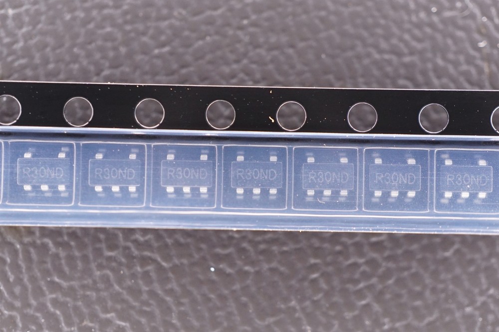 Lot of 15 AP331AWRG-7 Diodes Inc IC Comparator 36V 1mA 1.7mm SMT NOS