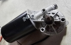 High Speed DC Worm Gear Reducer 60W 24V 52RPM Reversible Self-Locking Metal Gear