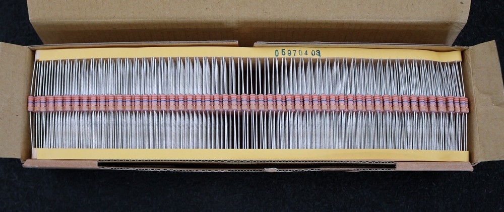 YAGEO 1000x Metal Film Resistors 33MkΩ 3300000000 Ohm Tolerance 5% Model HHV-50