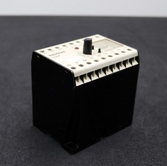 Siemens Safety Relay 3UN9102 220V/110V 50/60Hz Used
