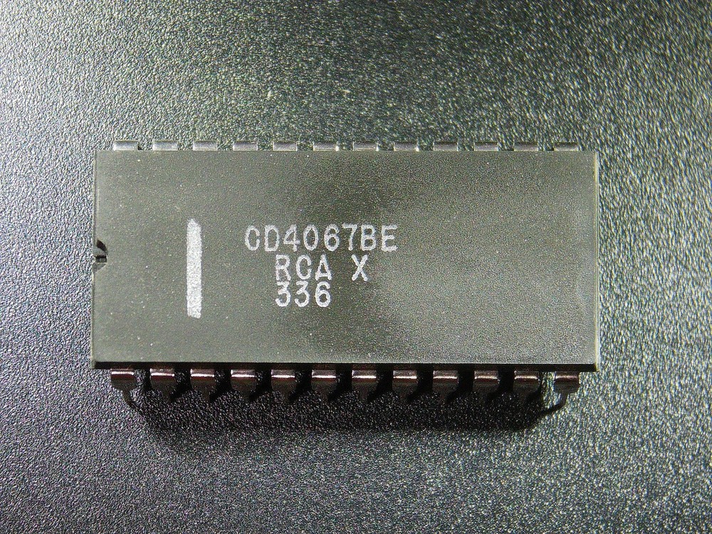 TEXAS INSTRUMENTS SEMI CD4067BE / CD4067BE (BRAND NEW) NOS