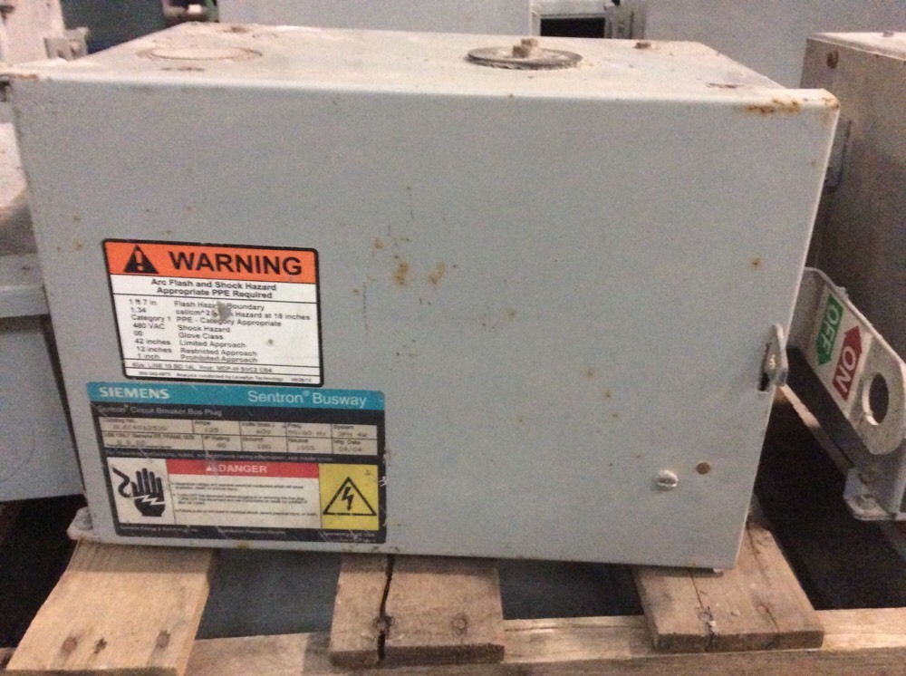 Siemens Sentron Circuit Breaker Bus Plug SLEC4012500 125 Amp 600 Volt 3 Phase