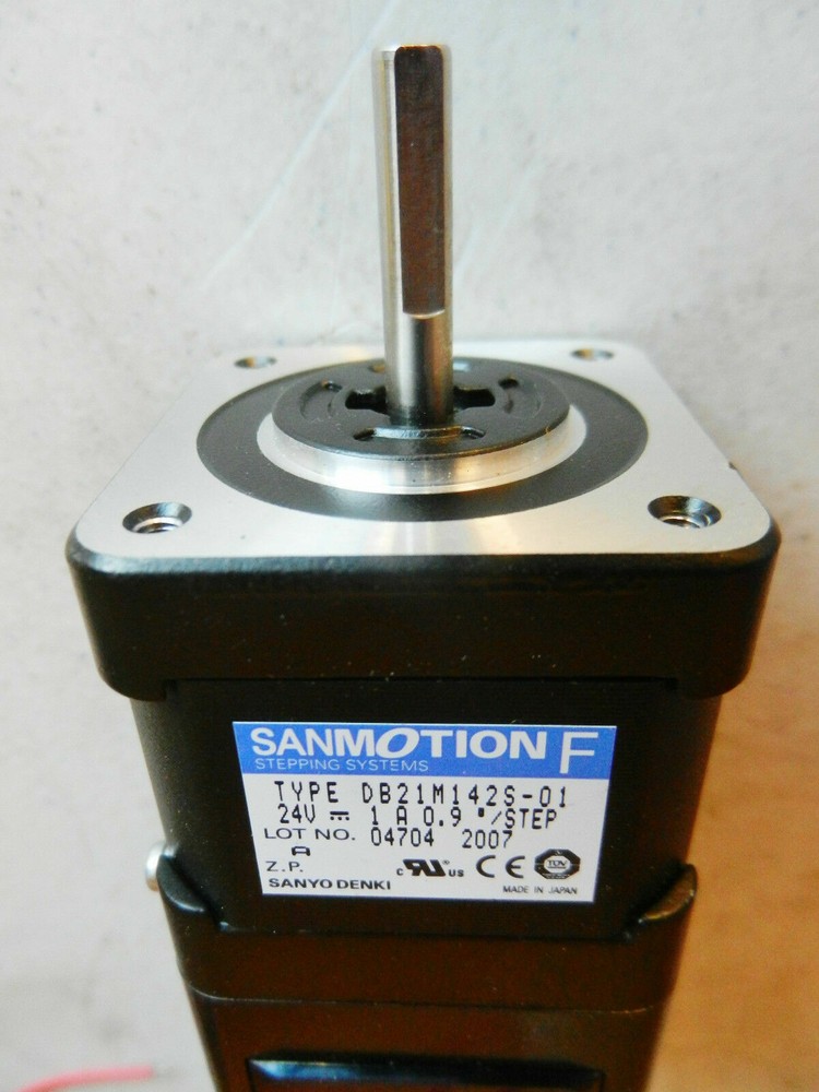 SANMOTION F Stepper Motor DB21M142S-01 24V 1 A 0.9 STEP SANYO DENKI
