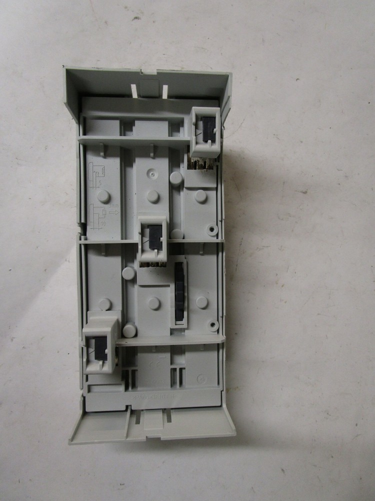 Siemens 8US1211-4SSOO 600VAC 125A 3PH Busbar Adapter *Damaged*