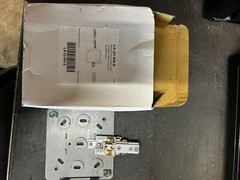LEVITON SINGLE CIRCUIT END FEED CURRENT LIMITING DEVICE # LA-23-RN-S