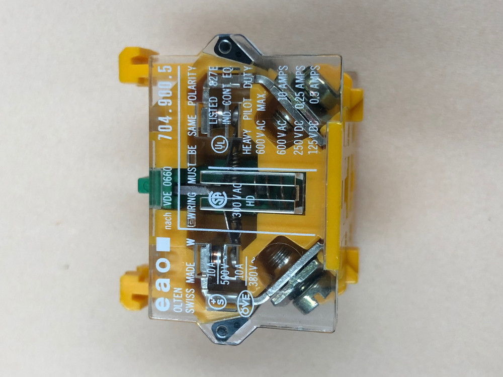 1pc 704.900.5 EAO Contact Block 7049005 NEW *********************