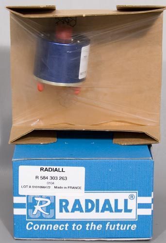 NEW Radiall SP5T .8-3 GHz 28 VDC RF SMA Coaxial Switch R584.303.263 R584303263