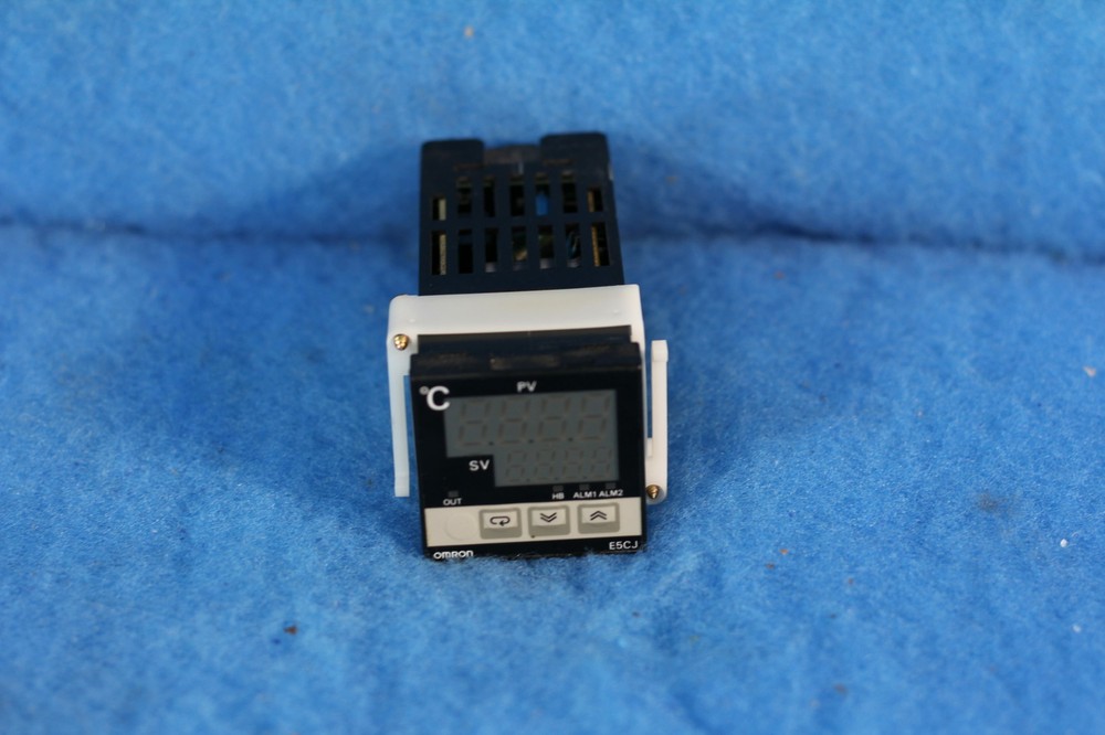 Omron E5CJ-R2HB Temperature Controller HIM 1 YEAR WARRANTY