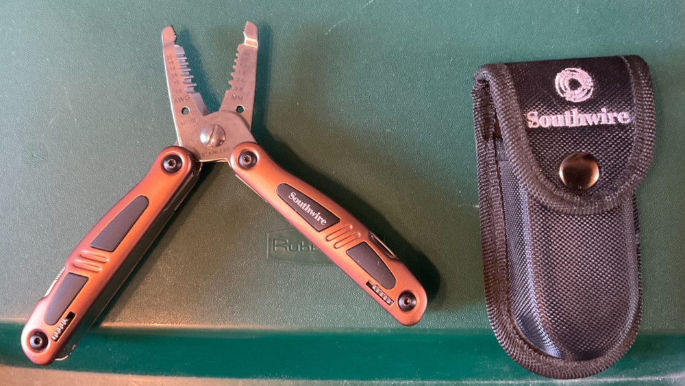 Southwire Stainless Steel Electrician’s Multi-Tool Pliers with Sheath | EUC