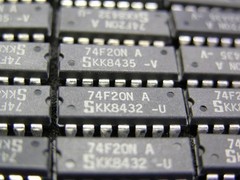 50 Signetics 74F20N Dual 4-Input Positive-NAND Gate ICs 14-PDIP