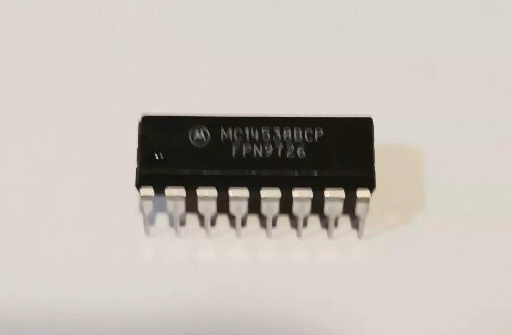 One Lot of 100 PCS Motorola Monostable Multivibrators MC14538BCP/New