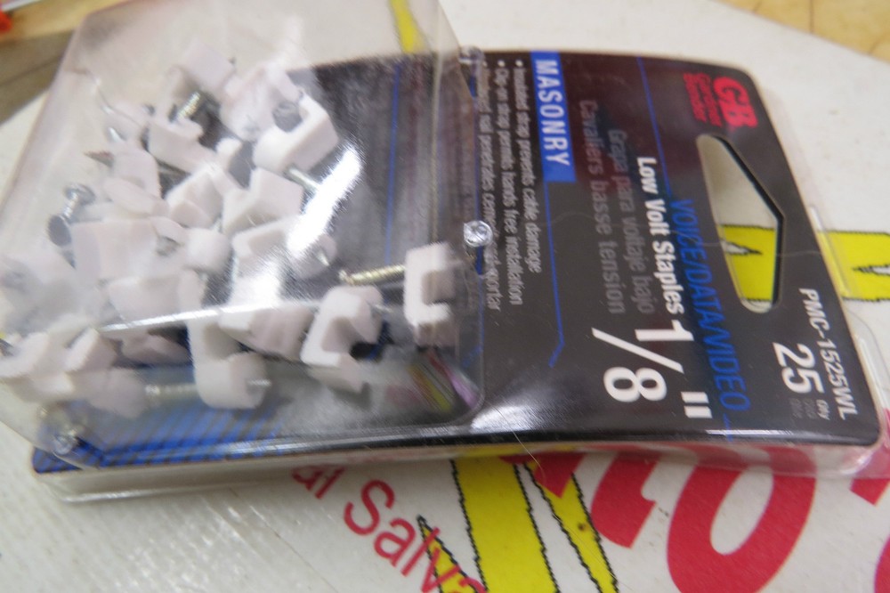 Gardner Bender PMC-1525WL, Low Volt Staples, pkg of 25, white 1/8″ Masonry