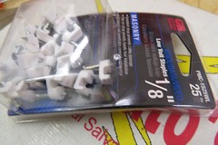 Gardner Bender PMC-1525WL, Low Volt Staples, pkg of 25, white 1/8″ Masonry
