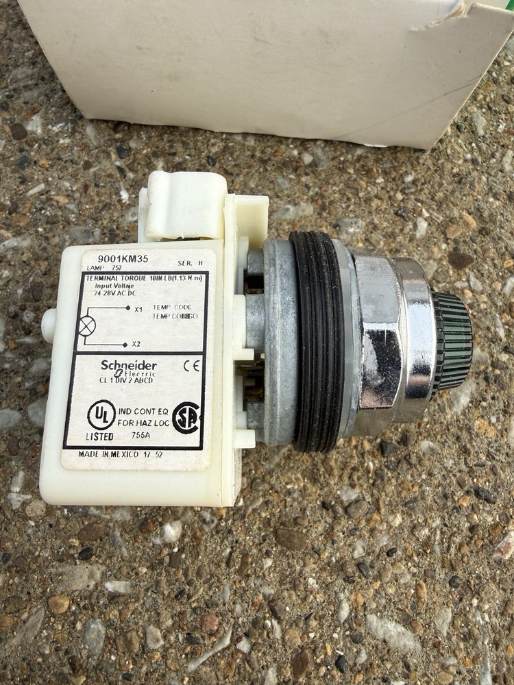 Schneider Electric 9001KP35G31 30mm 24-28V~ Standard Green Pilot Light