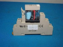 Omron G2R-1-SN(S) G2R1SNS 24VDC SPDT Relay w/ Socket