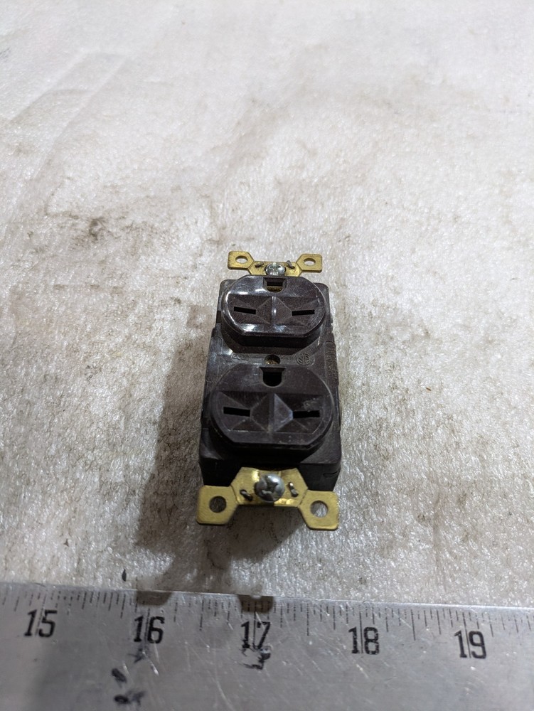 Arrow Hart 15A 250V Duplex Receptacle Outlet Strip Gauge Industrial OEM
