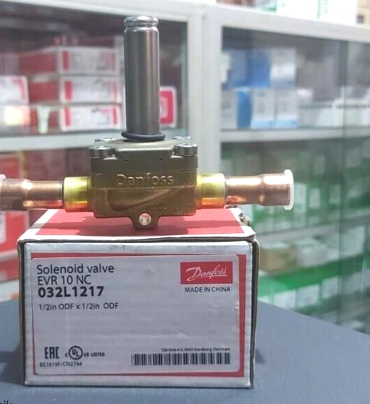 2PCS LOT – Danfoss 032L1217 Solenoid valve, EVR 10, Solder, ODF, 1/2in-New