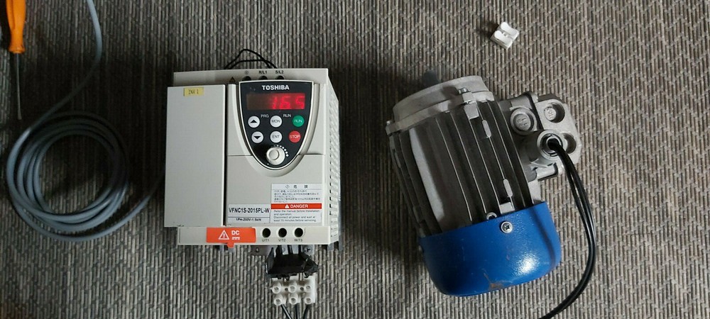 VFNC1S-2015PL-W TOSHIBA N°1 INVERTER 1.5kw 220V Input 1PH-Out 3PH 220v PLC ok