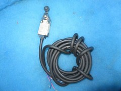 Omron D4F-320-5D Mechanical Limit Switch + 1 Year Warranty