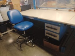 Assembly workbench table and chair