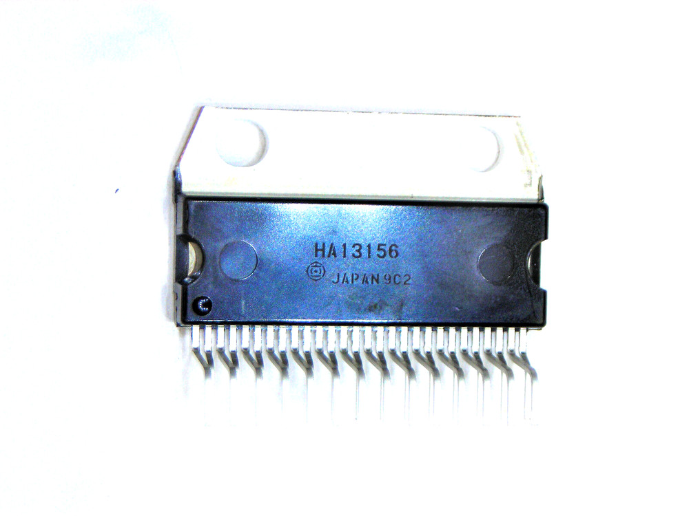 HA13156 “Original” Hitachi 28P ZIP IC 1 pc