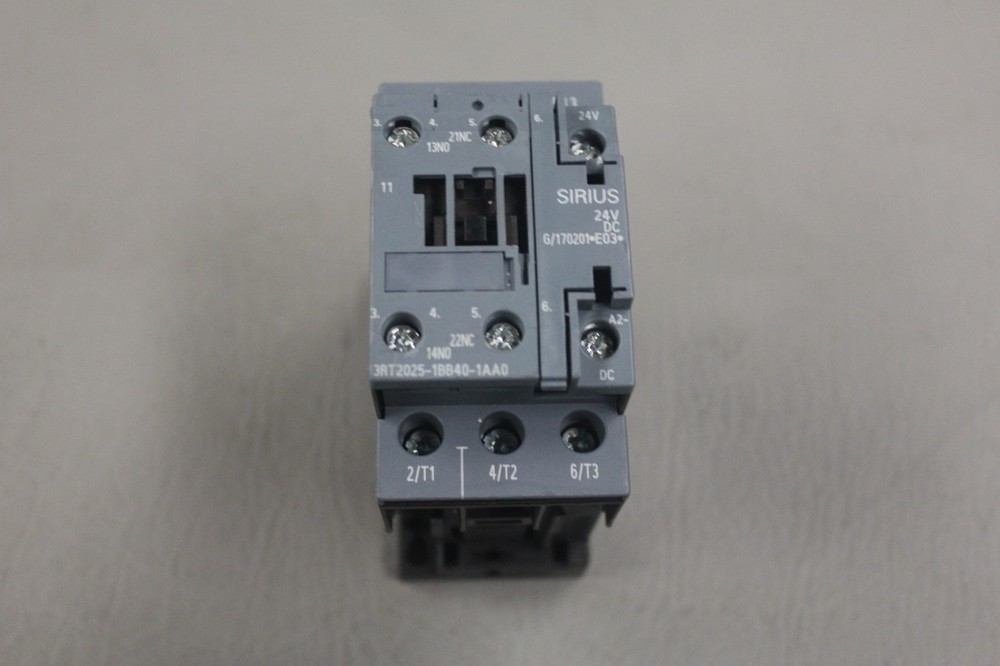 UNUSED SIEMENS SIRIUS POWER CONTACTOR 3RT2025-1BB40-1AA0