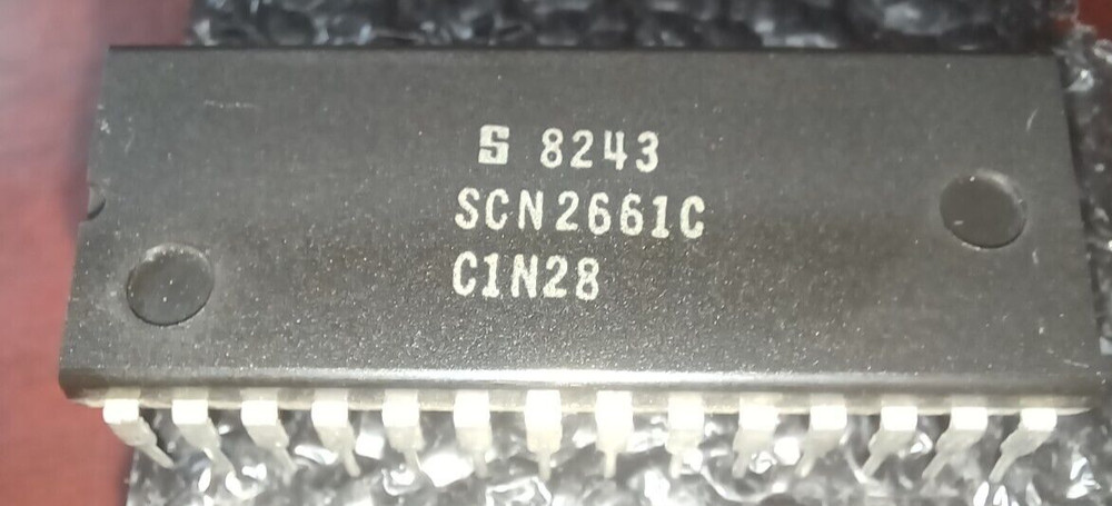 Signetics SCN2661C EPCI Comminications Interface IC/NOS /28 pin PDIP pkg