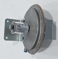 NEW IN ORIGINAL BOX Dwyer 1638-1 T51AH Differential Pressure Air Filter Switch