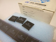 2 pieces ST90R30 BC6R ROMLESS HCMOS MCU w. A/D CONVERTER 90T30 ST9030 NEW