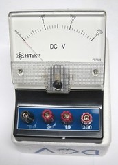 HiTeK D.C. VOLMETER MODEL P57029 TRIPLE SCALE, 0-3V/0-15V/0-300V SCHOOL SURPLUS