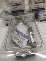 (1) JOHNSON CONTROLS P499RAP-101K / P499RAP101K (NEW IN BOX) Pressure Transducer