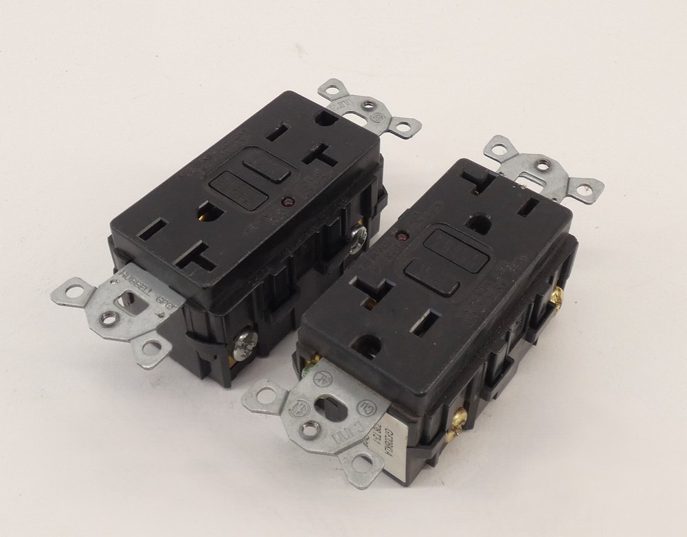 *Lot of 2* Hubbell GF20BKLA GFCI Receptacle 20A 2P