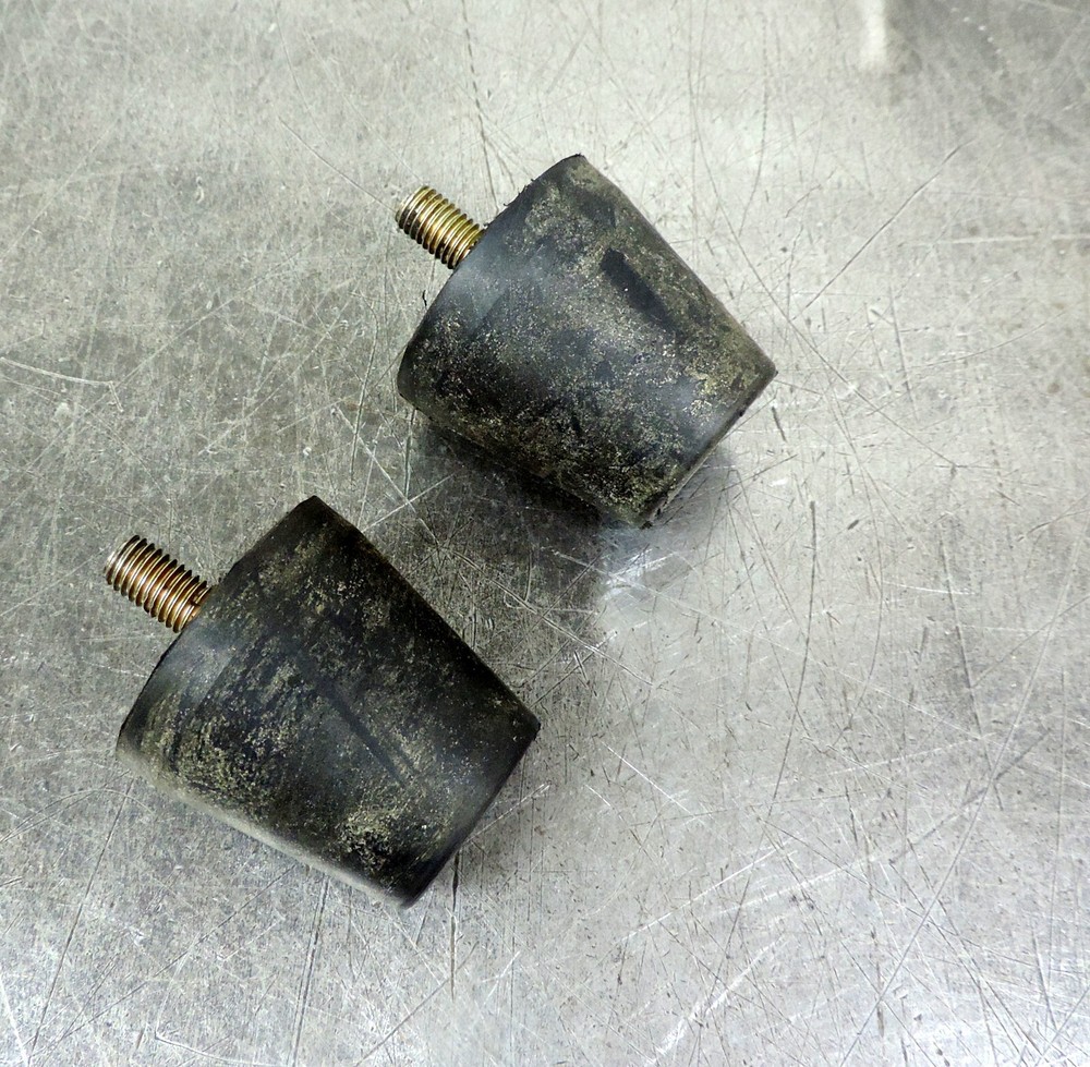Corrosion-Resistant Vibration-Damping Rubber Mounts 1/4″ Stud Lot of Two (2)