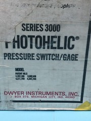 Dwyer Photohelic Series 3000 Pressure Switch/Gage, 160438