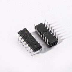CD40106BE CMOS Hex Schmitt-Trigger Inverter IC DIP-14 Package 12-Pack