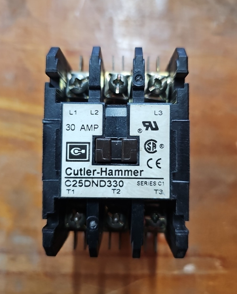 CH Cutler-Hammer C25DND330 30 Amp