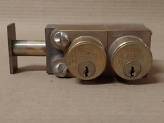 SUPERIOR INTERLOCK CORP. S105811Y LOCK FOR MBP BREAKER KMGM