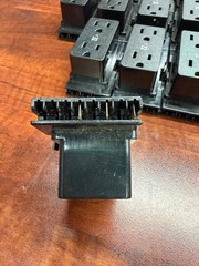 LOT BYRNE Cat IV (4) RECEPTACLE BE08065-3-G-4-C 15A 125V CUBICLE OUTLET BE08065