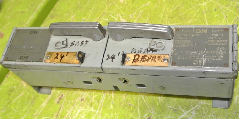 I-T-E V7A3211 – SAFETY SWITCH / TWIN PANELBOARD SWITCH – 240V, 30A, 3-POLE