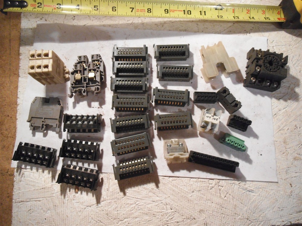 MIXED LOT OF TERMINAL BLOCKS / ELECTRICAL CONNECTORS