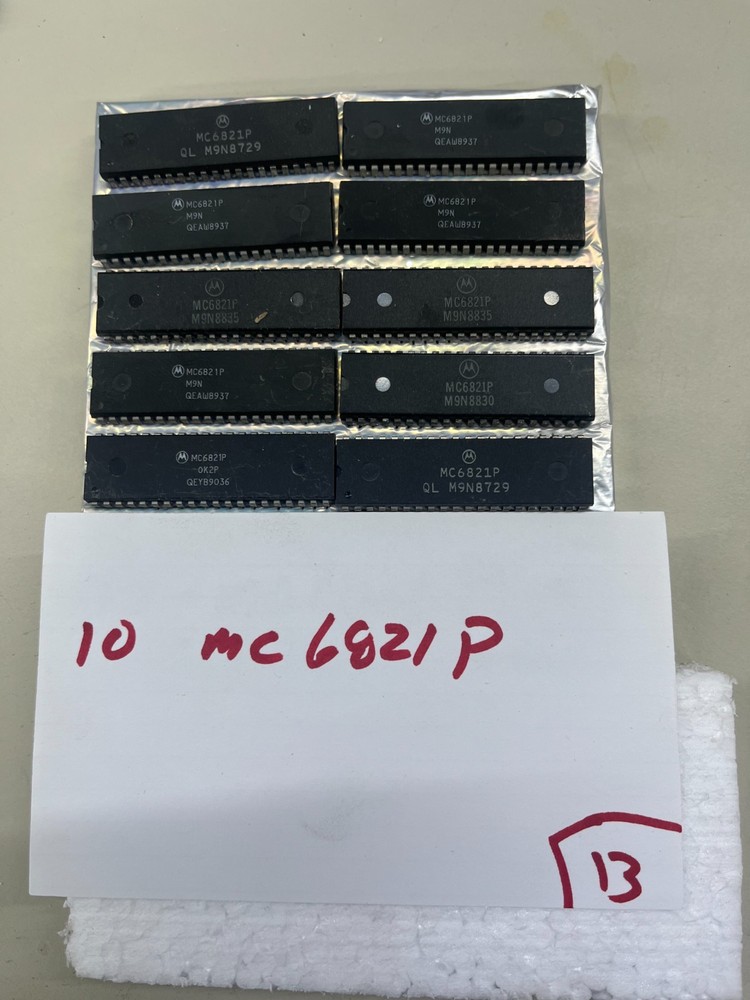 10pcs MC6821P MC6821 Peripheral Interface Adapters DIP-40 Lot 13