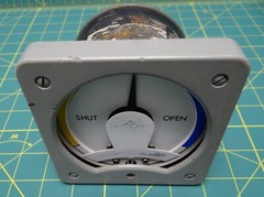 Shut / Open Gauge 3.5″ Dial, Square Front Flange 4.5″ x 4.5″