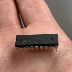ST ULN2804A 18 PIN DIP 8 Darlington Arrays IC PCB Electronics See Pics OB #1096