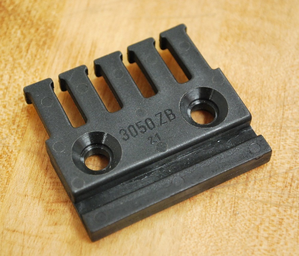 igus 3050.ZB Chainfix Strain Relief Tiewrap Plates – NEW