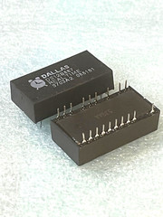 LOT OF 2: DALLAS DS12B887 REAL TIME CLOCK CHIP – USA SELLER! RM2-CMP25