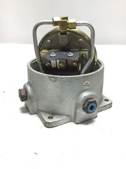Crouse-Hinds EJH5311100 Explosion Proof Dust Tight Assembly w/Dwyer Pressure …