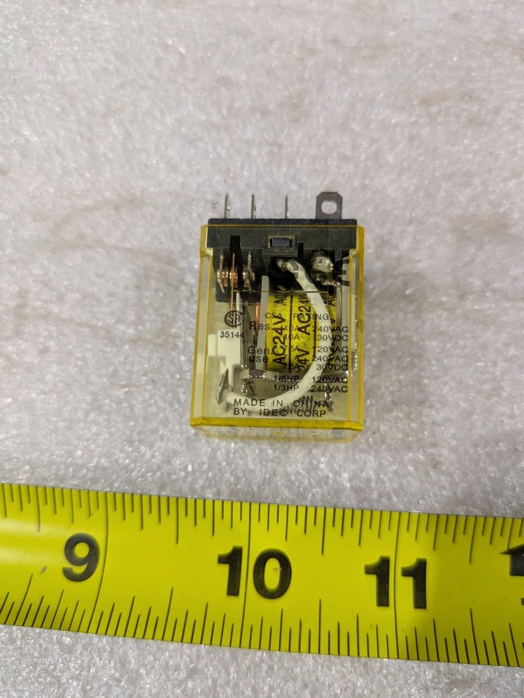 IDEC RH2B-U AC24V DPDT Ice Cube Power Relay 10A 8-Pin Plug-In General 2/ORDER