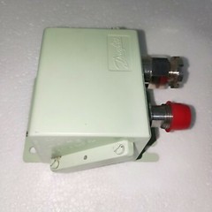 Danfoss EMP2 084G2106 Pressure transmitter Maker: Danfoss 4 Bar Mfg in Denmark