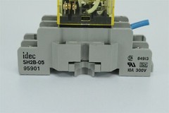 Idec RH2B-U Relay, 24VDC Coil, with Idec SH2B-05 Base, 24 VDC