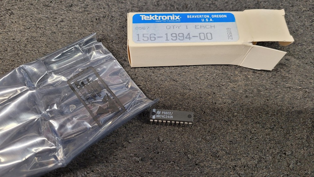 MM74C240N IC BUFFER LINE DRIVER 8-CH INVERTING CMOS 20-PIN DIP Tek # 156-1994-00